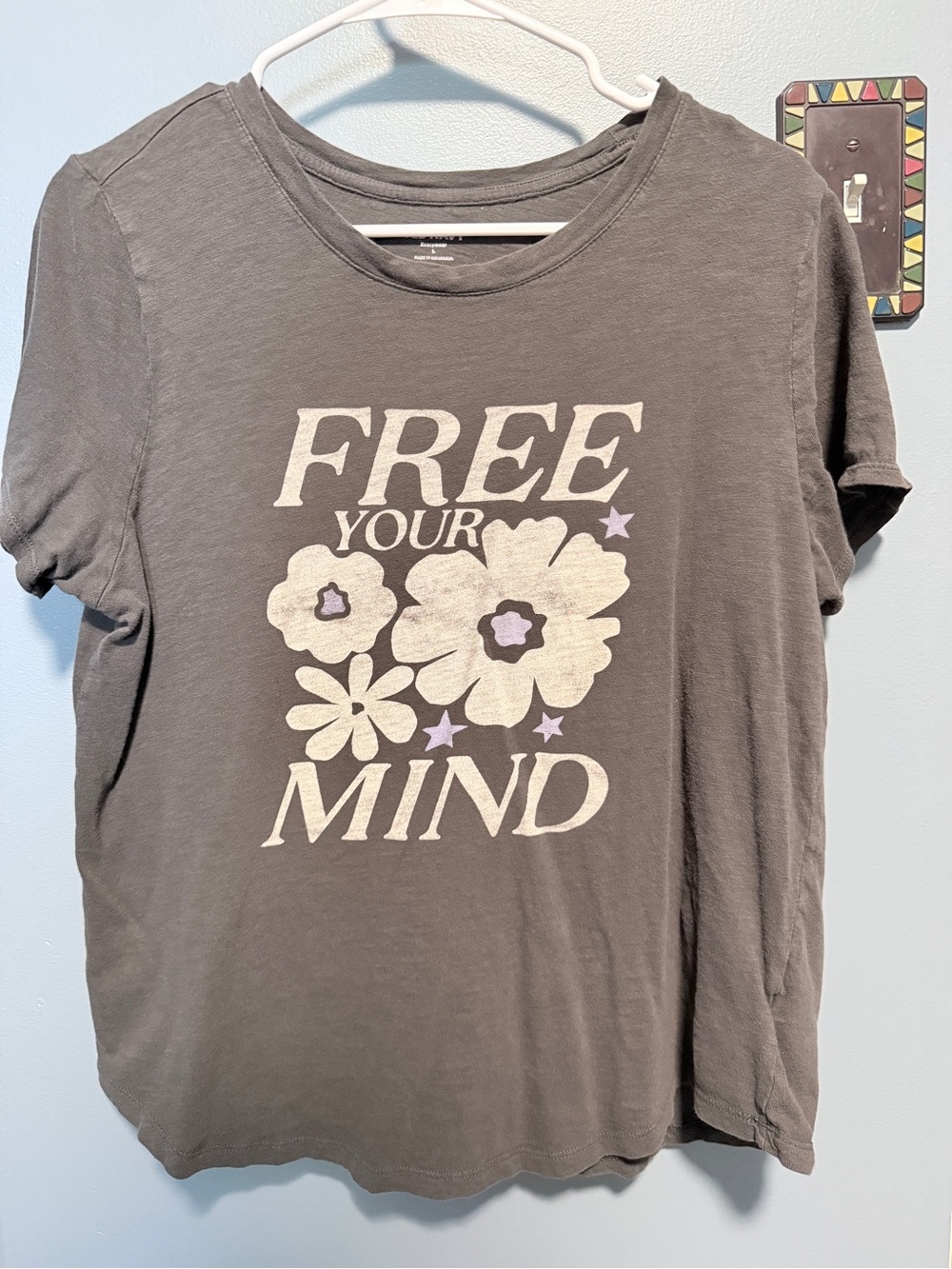 Free Your Mind Floral Graphic Tee - Gray